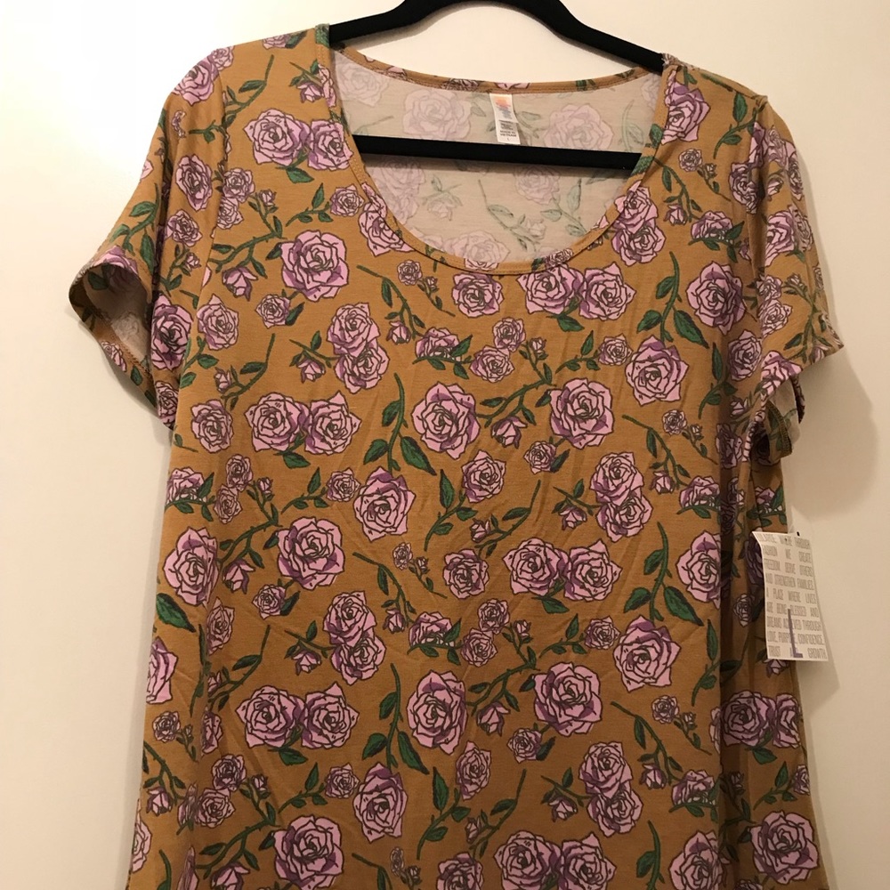 Lularoe Classic T, BNWT, Large
